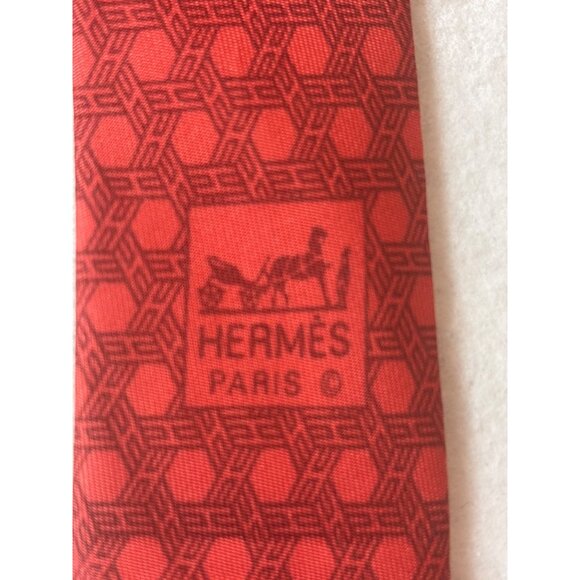 Hermès Paris Mens Red Geometric Pattern 100% Silk Tie - Picture 3 of 7